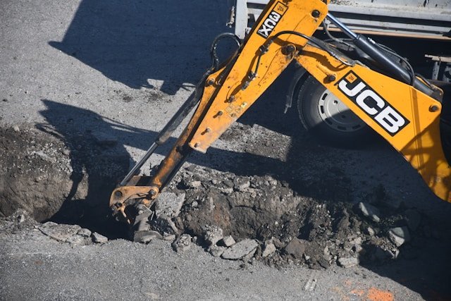Groundworkers & Surfacing at work